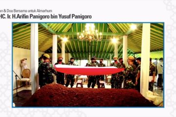 Jenazah Arifin Panigoro dimakamkan di pemakaman keluarga