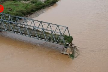 BNPB tinjau jalan dan jembatan amblas di Bone Bolango