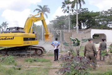 Disporapar Kalbar tertibkan PKL di kawasan Gelora Khatulistiwa