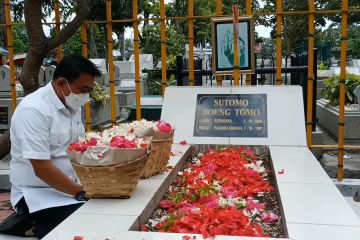 Ke Surabaya, Moeldoko sempatkan ziarah ke makam Bung Tomo