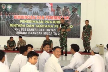 Korem 011 Lilawangsa berikan edukasi penerimaan TNI bagi santri