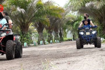Melatih ketangkasan anak di wisata baru wahana Motor ATV