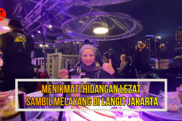 Menikmati hidangan lezat sambil melayang di langit Jakarta