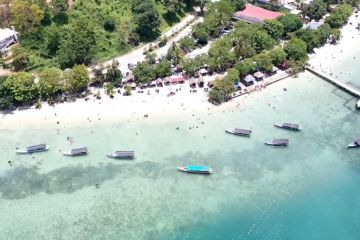 Menikmati wisata pantai Mutun di pesisir Teluk Lampung