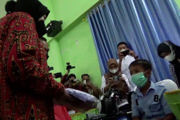 Mensos serahkan bantuan Atensi dan donasi untuk warga Kendari