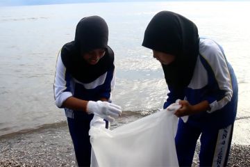 Menteri KP ajak warga Ternate jaga kebersihan pantai dan laut