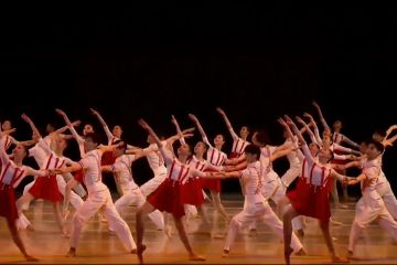 Pertunjukan balet untuk kenang paragon altruisme China Lei Feng