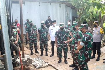 Prajurit TNI bor sumur atasi kekeringan di Sampang