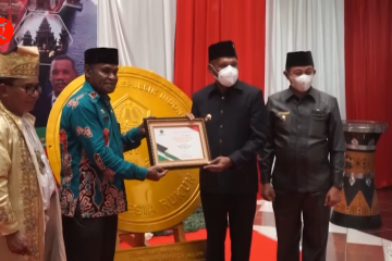 Rawat kerukunan umat beragama, Kota Jayapura  terima Harmony Award