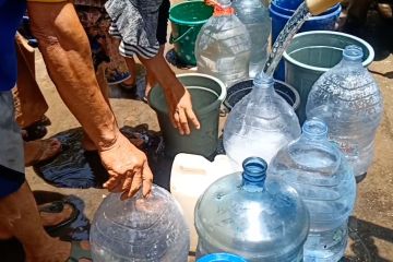 Korban banjir di Kota Serang terima bantuan air bersih