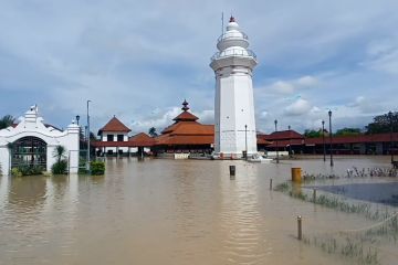 Peziarah berdatangan, wisata ziarah Banten Lama ditutup sementara