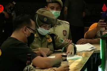 Langgar jam operasional, petugas sanksi pengelola tempat hiburan