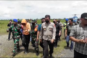 Satgas Damai Cartenz evakuasi korban penembakan KKB di Beoga Papua