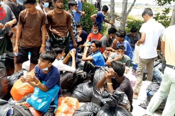Tak kunjung dipindah, imigran Rohingya terkatung-katung di jalan