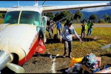 Penampakan pesawat penumpang yang tergelincir di Intan Jaya