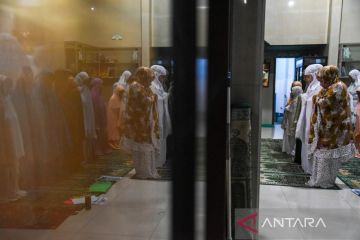 Sebagian warga Medan mulai Shalat Tarawih