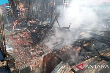 Enam rumah warga di Jalan Ki Gede Ing Suro Palembang ludes terbakar