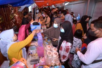 Pasar takjil kampung Wanasari Denpasar