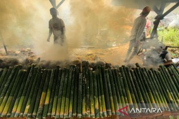 Produksi leumang bambu Aceh