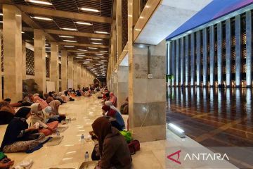 Berbuka puasa di Masjid Istiqlal
