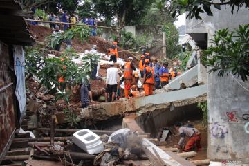 BPBD DKI ingatkan warga yang tinggal di  tanah dengan lapisan miring