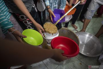 Tradisi Bubur Sop Masjid Suro 