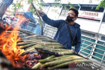 Omzet Pakkat  makanan khas Mandailing Natal naik 100 persen di Medan