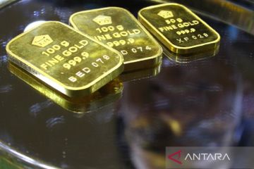 Emas jatuh terseret penguatan dolar dan kenaikan imbal hasil obligasi
