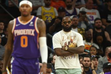 LeBron James harus tutup musim lebih awal