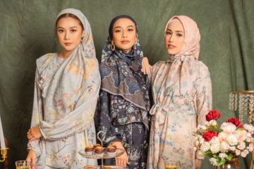 Radwah - Adelia Pasha kolaborasi scarf "The Painter Series"