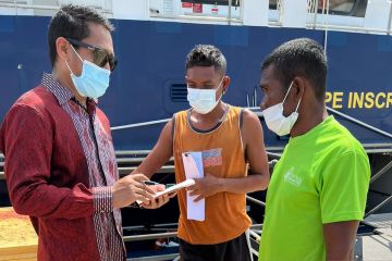 Korban kapal tenggelam asal NTT terima vaksin dosis pertama di Darwin