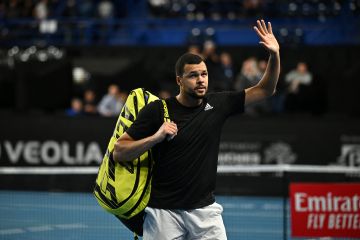 Jo-Wilfried Tsonga gantung raket setelah French Open