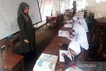 Masuk Ramadhan, murid di lokasi gempa Pasaman Barat belajar di tenda
