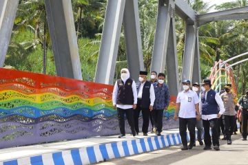 Khofifah: Jembatan Pelangi perkuat akses wisata di Malang Selatan