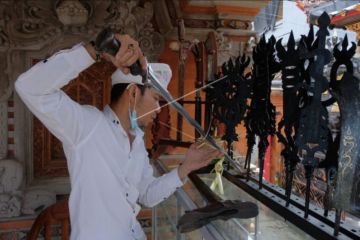 Upacara keris Hari Tumpek Landep