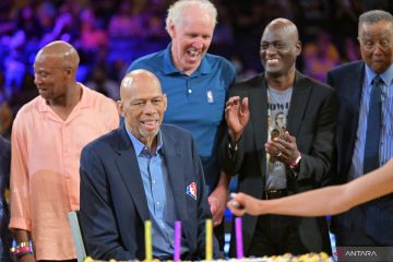 LA Lakers rayakan ulang tahun legenda basket Kareem Abdul-Jabbar