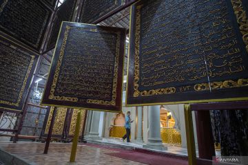 Wisata Religi Al Quran Raksasa Al Akbar