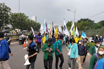 Ribuan mahasiswa mulai datangi gedung DPR RI