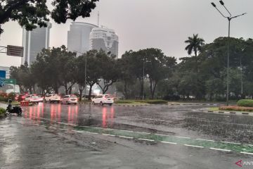 Polisi buka arus lalu lintas di Monas menyusul berakhirnya demo