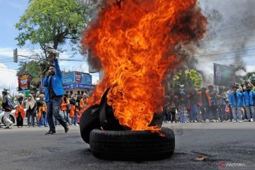 Hoaks! Perintahkan tunda Pemilu 2024, mobil hakim PN Jakarta Pusat dibakar massa