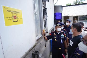 KKP segel usaha pengolahan ikan di Muara Baru Jakarta Utara