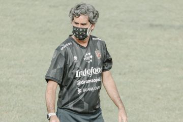 Pelatih Bali United ungkap alasan pertahankan tiga gelandangnya