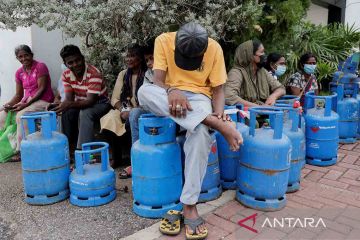 Antrean pembelian gas di tengah krisis ekonomi Sri Lanka