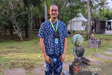 Dwi Sasono beri napas baru untuk patung batu di Art Jakarta Gardens
