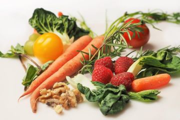 Makan buah dan sayur setiap hari demi jaga kesehatan saluran cerna