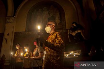 Misa malam Paskah di Katedral Jakarta