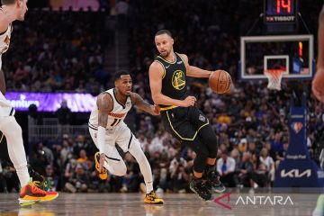 Ringkasan NBA:  Stephen Curry kembali, Warriors kalahkan Nuggets