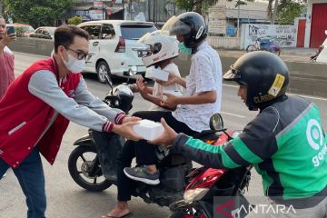 Relawan Indonesia Moeda Banten bagikan ratusan takjil di Kota Serang