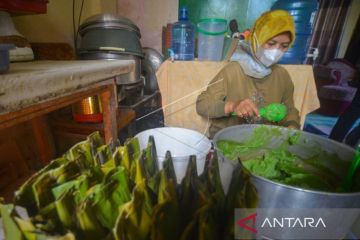 Nikmatnya berbuka dengan menu khas Ranah Minang