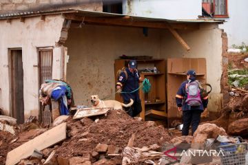 Tentara Afsel dikerahkan ke lokasi banjir, korban jiwa 443 orang